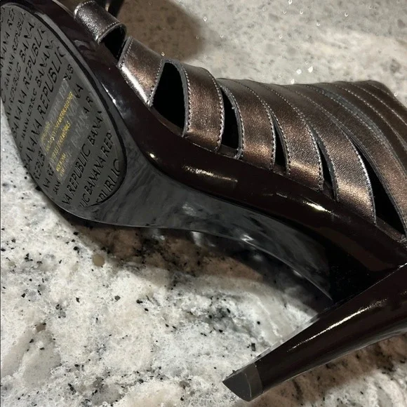 Banana Republic Metallic Silver Heels Size 6.5 - Picture 8 of 10